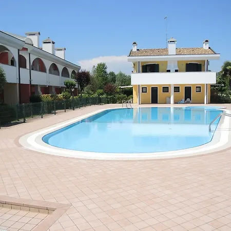 Villaggio Leopardi דירה ביביונה